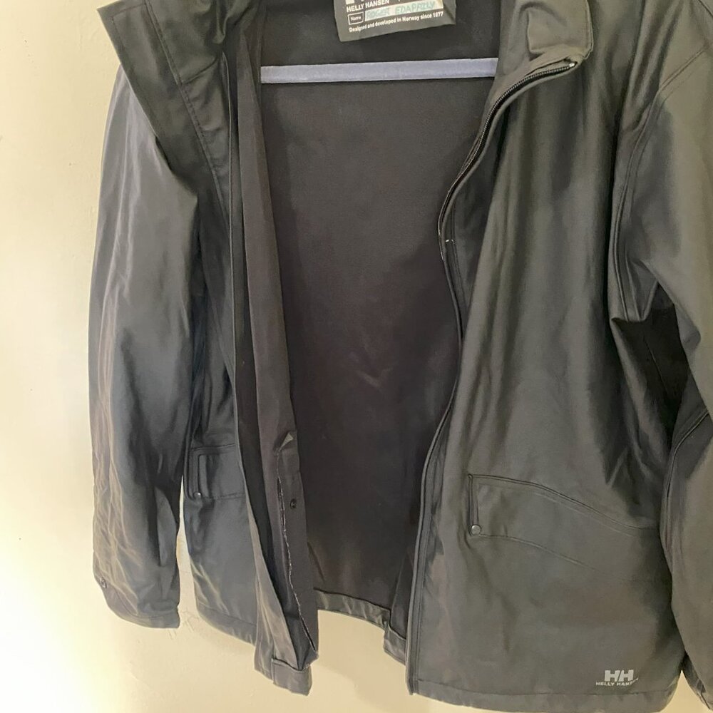 Helly Hansen Rain Jacket in Matte Black Designed in Norway Size S - Picture 2 of 3